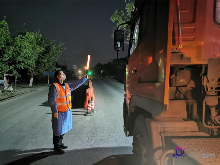 一面黨旗、一襲白衣、一腔信念,以實(shí)際行動(dòng)發(fā)揮黨員的先鋒模范作用 ——記雙橋經(jīng)開(kāi)區(qū)開(kāi)投集團(tuán)黨員先鋒隊(duì)